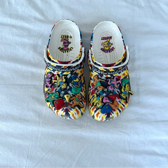 SOLD ON DEPOP 🎀 CHINATOWN MARKET GRATEFUL DEAD CROCS - Picture 2 of 4